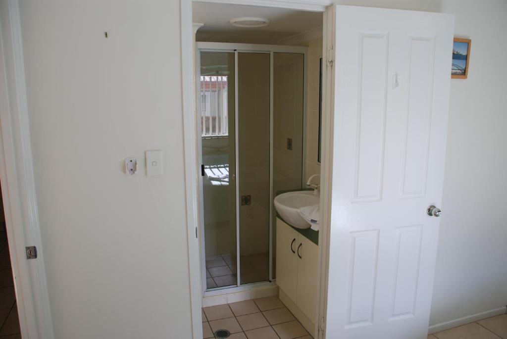Jade Waters Luxury Apartments Hervey Bay Room photo